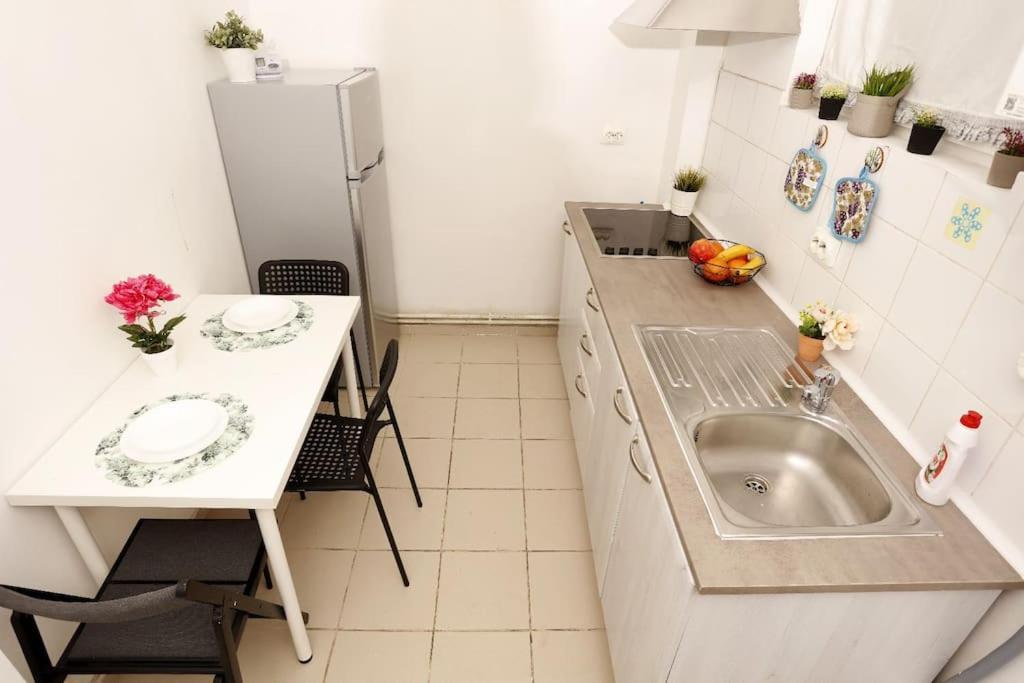1 Bdrm Apartment In City Center Bucharest Exterior photo